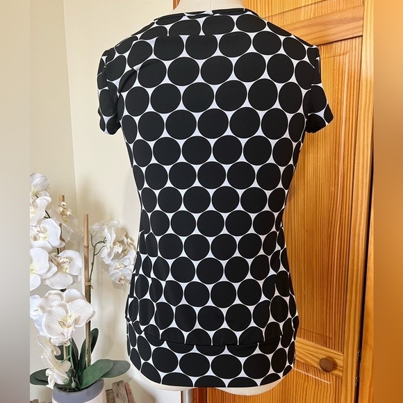 Maurices Medium Polka Dot Black White Capped Sleeve Pinup Shirt - Picture 3 of 9